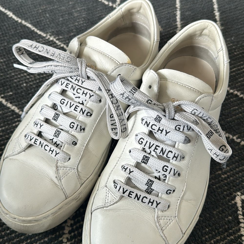 GIVENCHY 4G SHOELACE SNEAKERS IN LEATHER